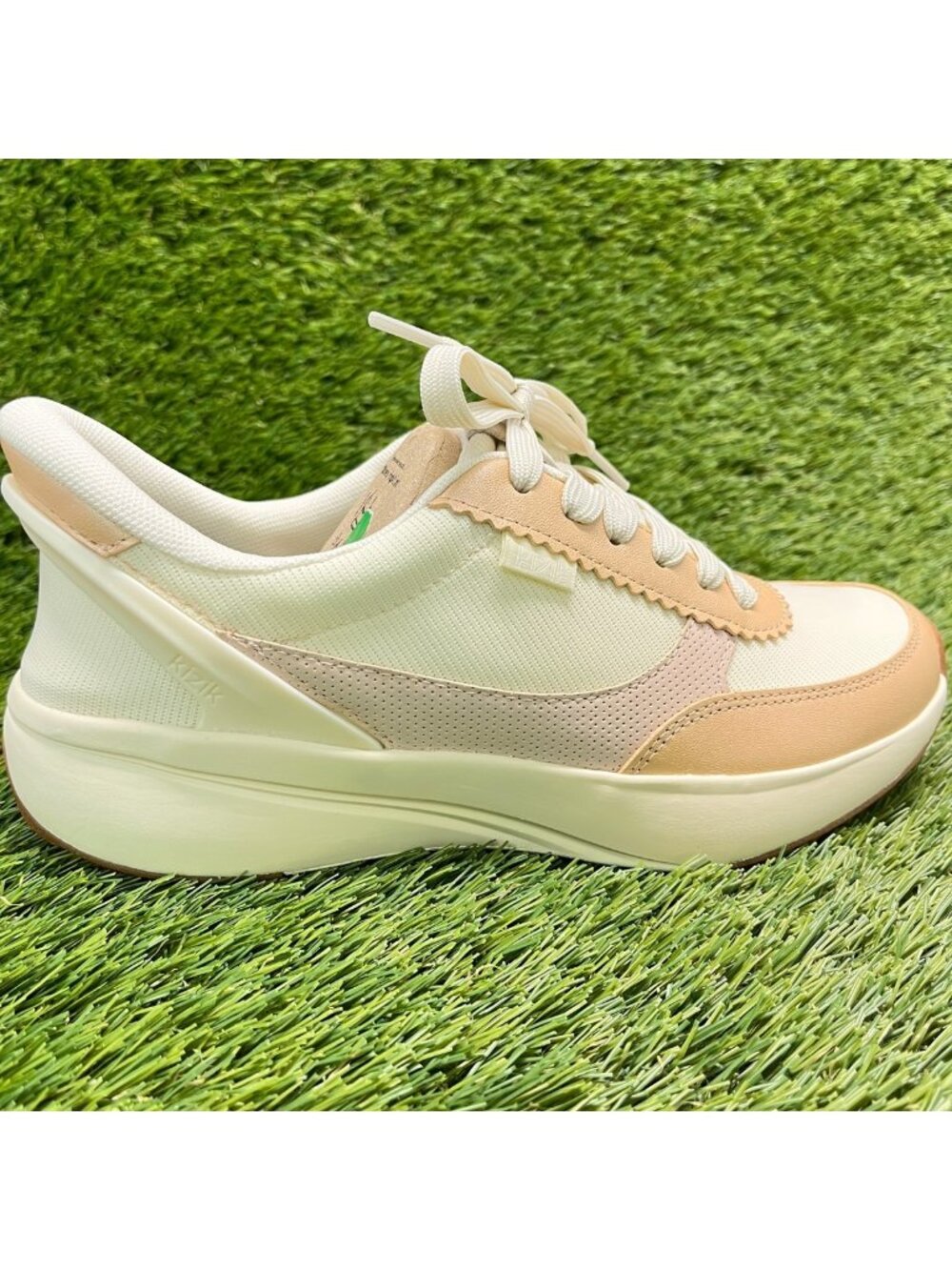Kizik Paris Womens Size 7D Cream Tan Athletic Running Hands Free Shoes Sneakers